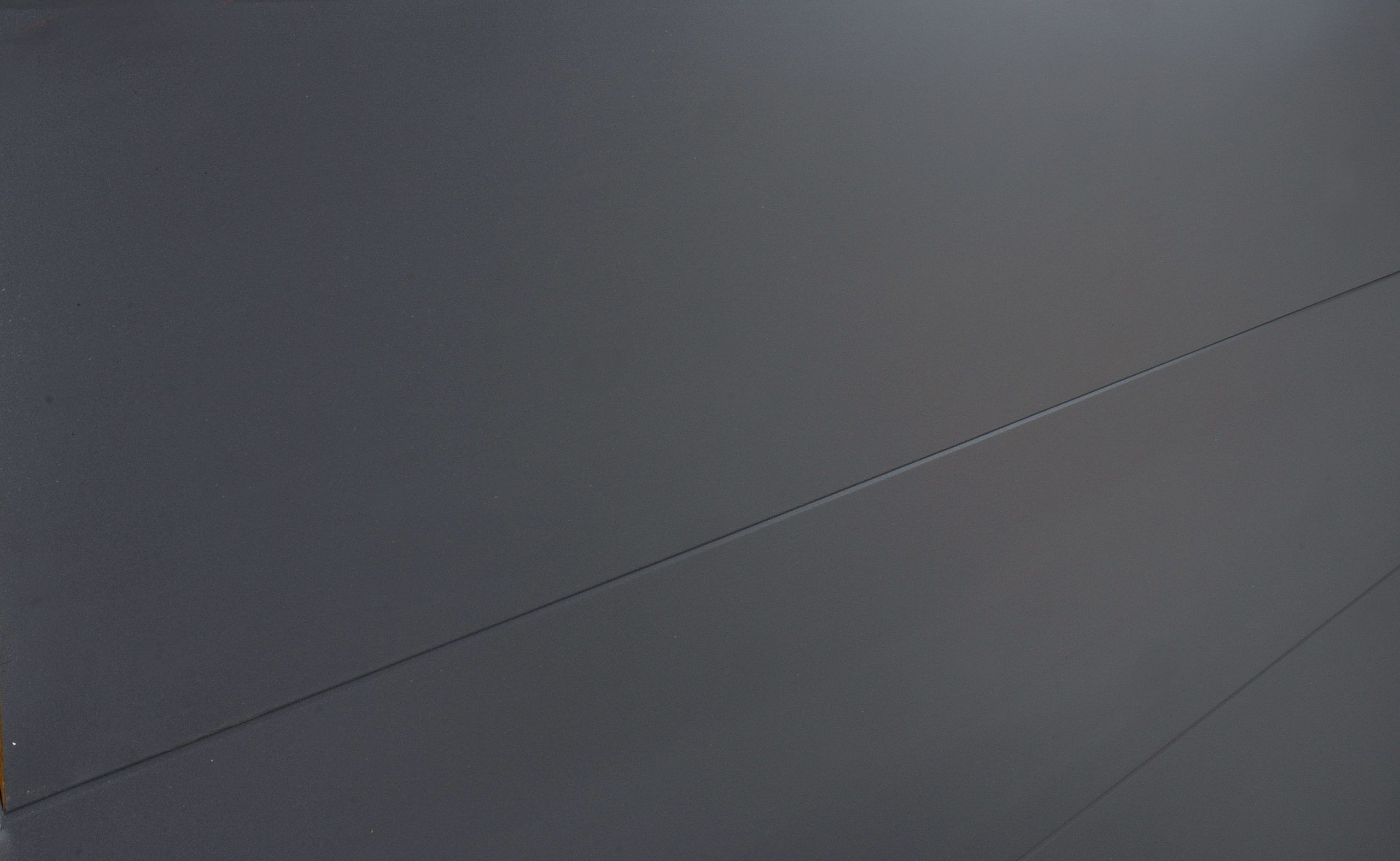 Antracit s hladkým povrchom bez delení